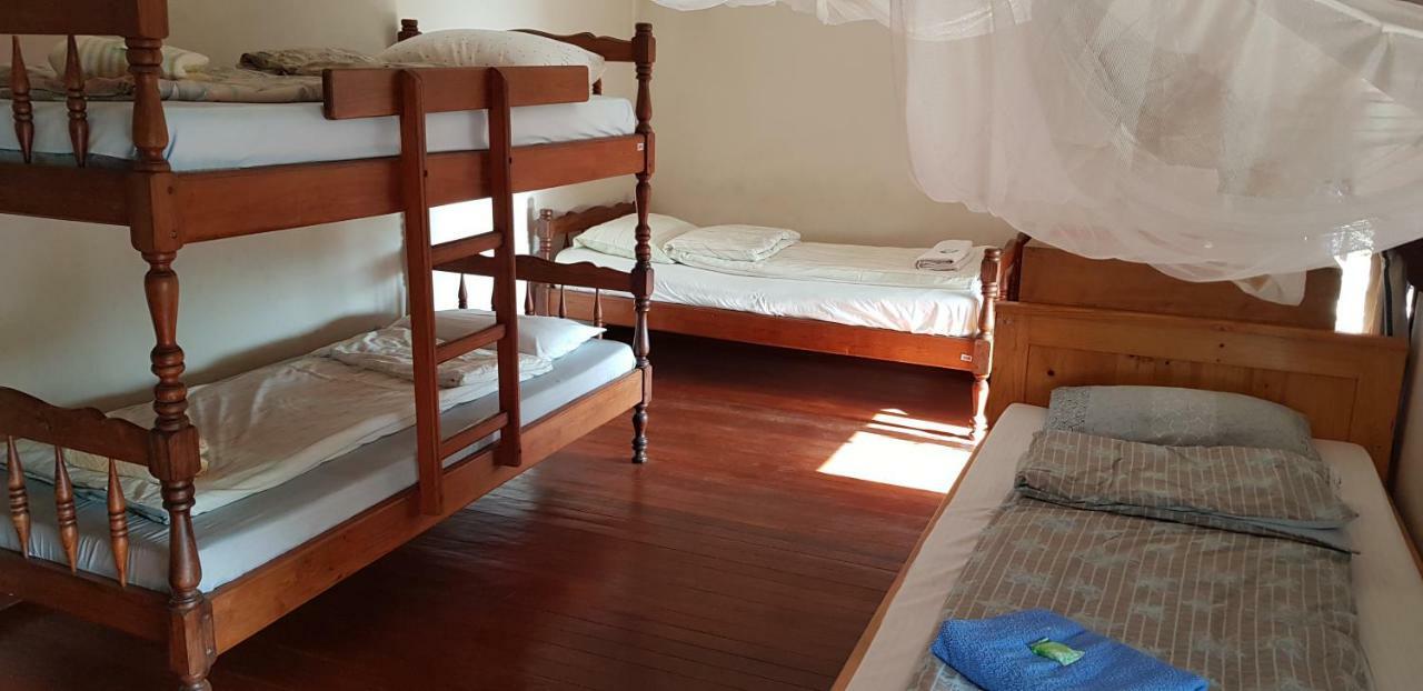 Lovasoa 4C Otel Antsirabe Oda fotoğraf