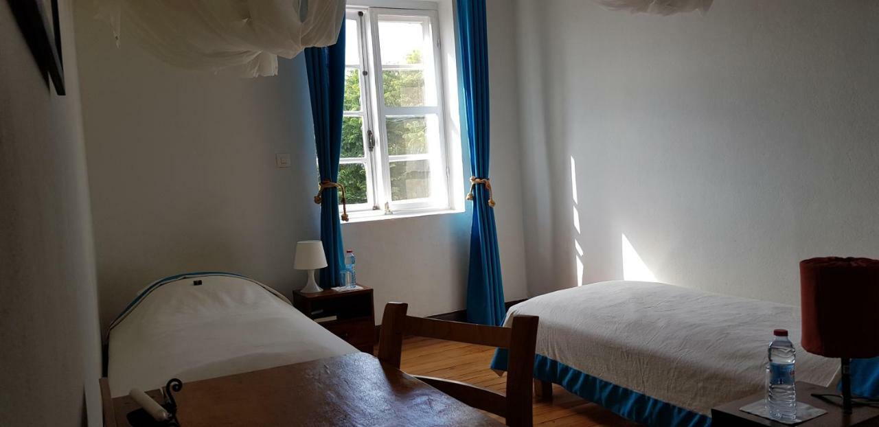 Lovasoa 4C Otel Antsirabe Oda fotoğraf